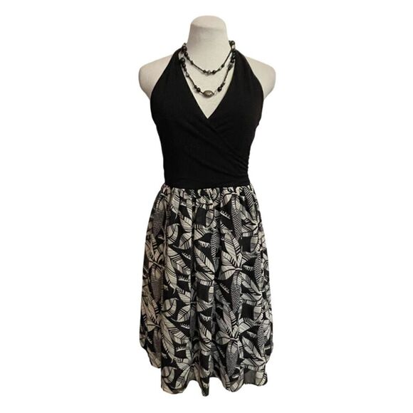 London Times Fit & Flair Black Floral Halter Dress Size 6 - Picture 2 of 10